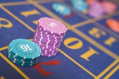 daftar kingdomtoto app interface showing live-dealer tables and sportsbook menu